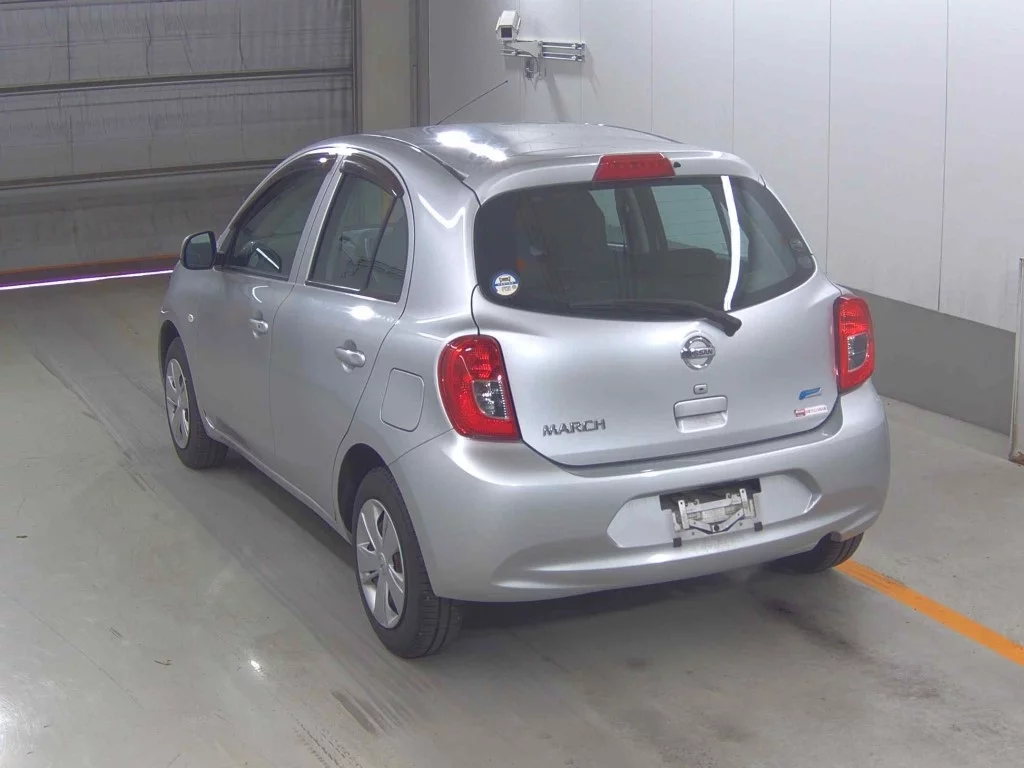 Nissan March  с аукциона в Японии