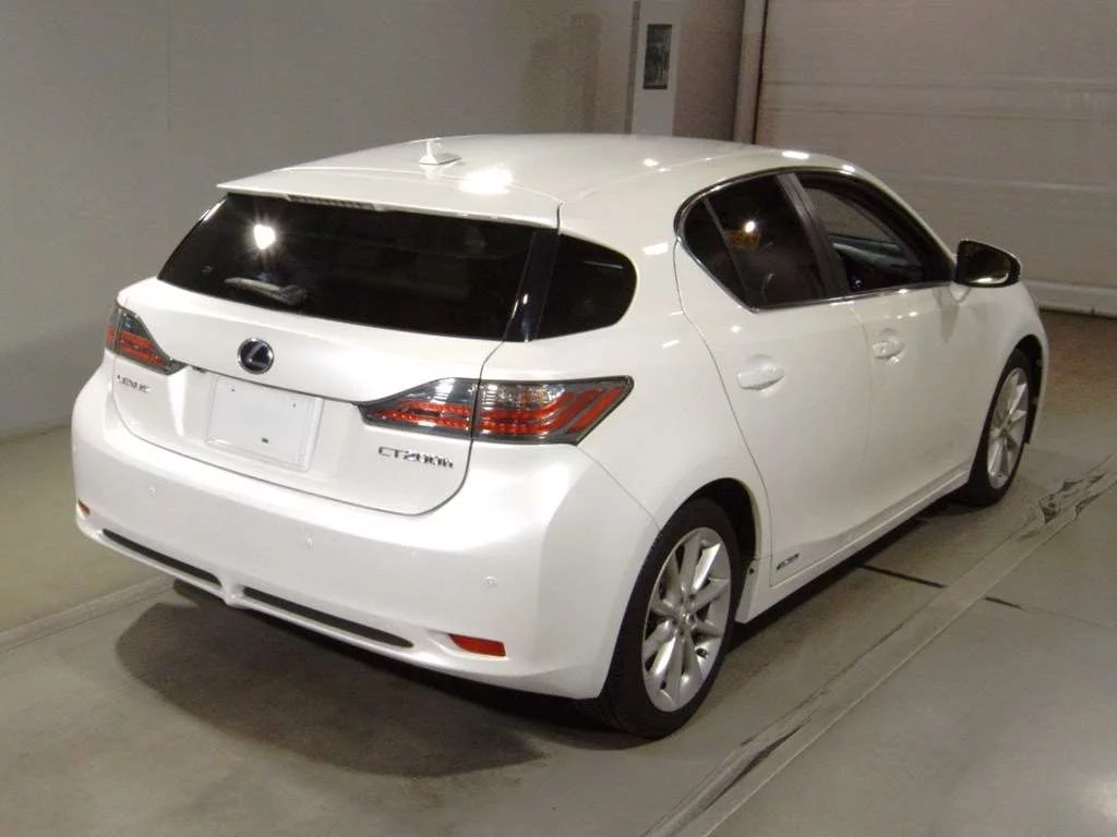Lexus CT200h  с аукциона в Японии