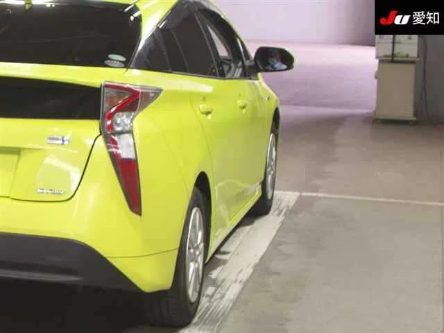 Toyota Prius  с аукциона в Японии