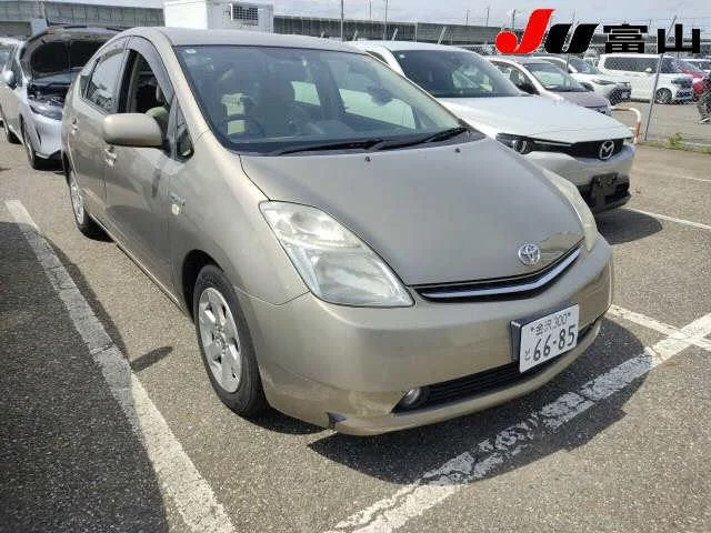 Toyota Prius  с аукциона в Японии
