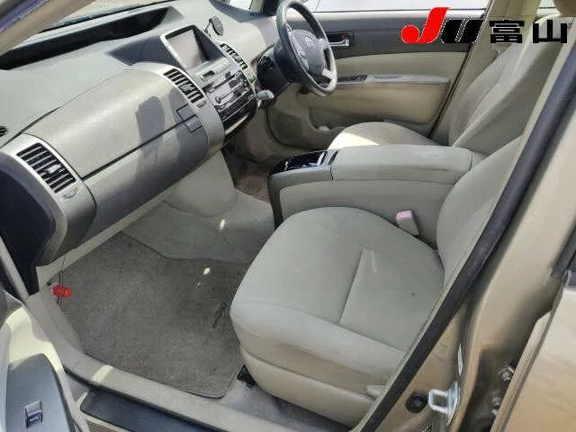 Toyota Prius  с аукциона в Японии