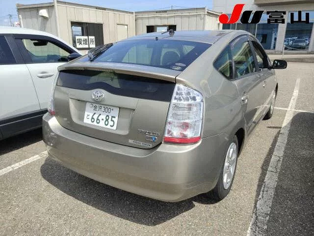 Toyota Prius  с аукциона в Японии
