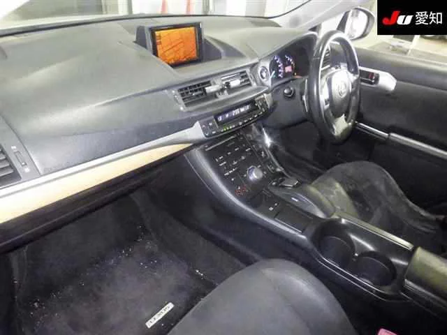 Lexus CT200h  с аукциона в Японии