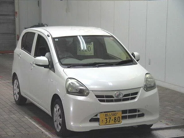 Daihatsu Mira e:S  с аукциона в Японии
