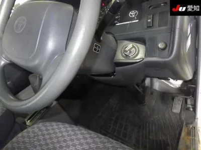 Toyota HiAce Commuter