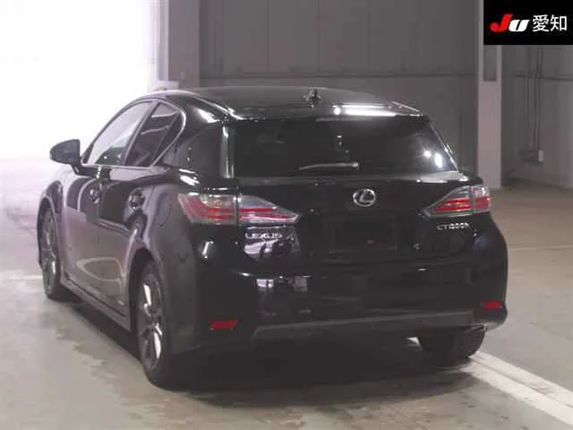 Lexus CT200h  с аукциона в Японии