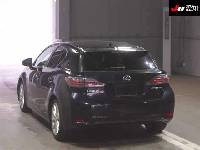 Lexus CT200h  с аукциона в Японии