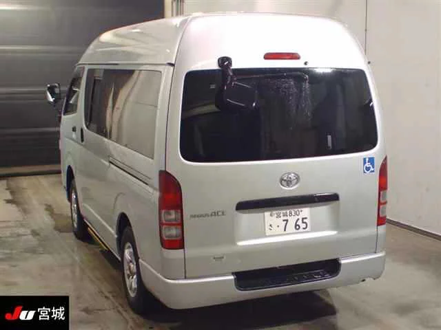 Toyota RegiusAce  с аукциона в Японии