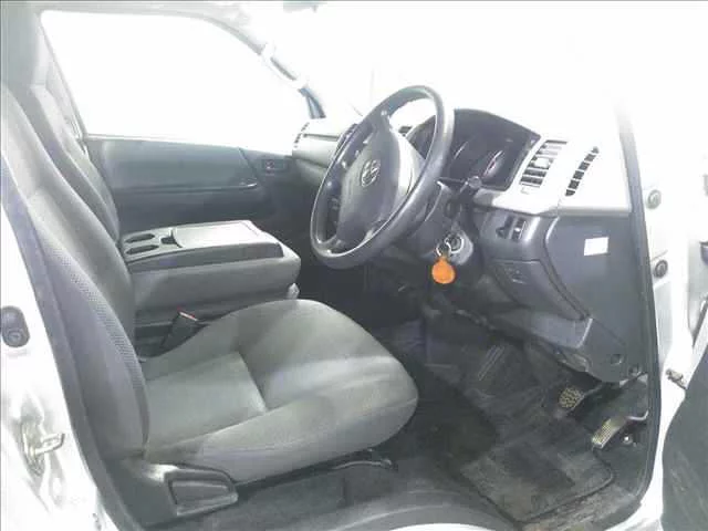 Toyota RegiusAce  с аукциона в Японии