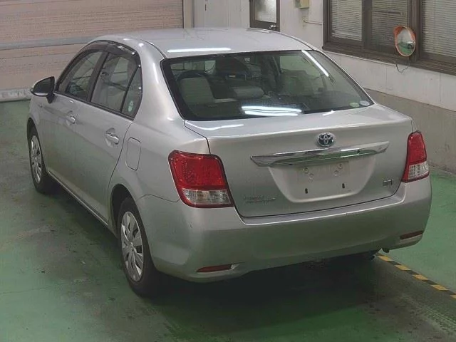 Toyota Corolla Axio  с аукциона в Японии