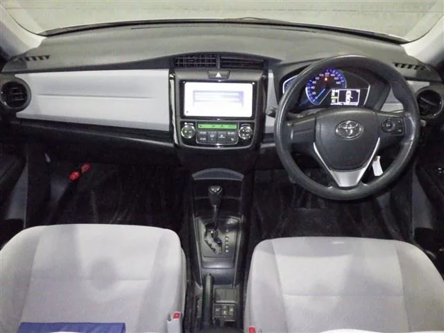 Toyota Corolla Axio  с аукциона в Японии