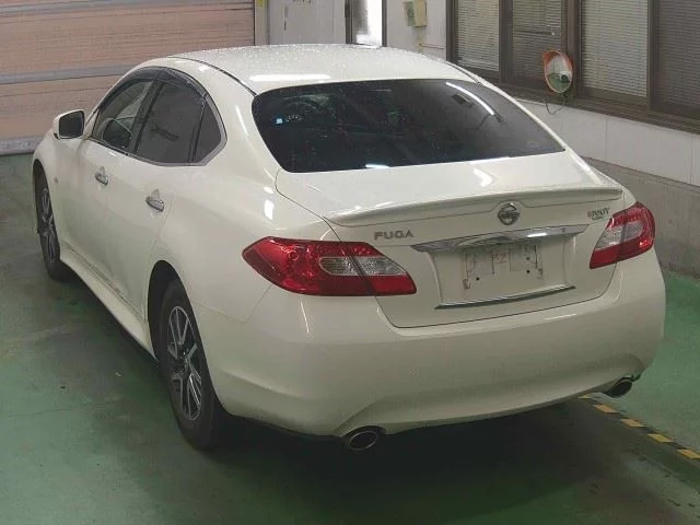 Nissan Fuga  с аукциона в Японии