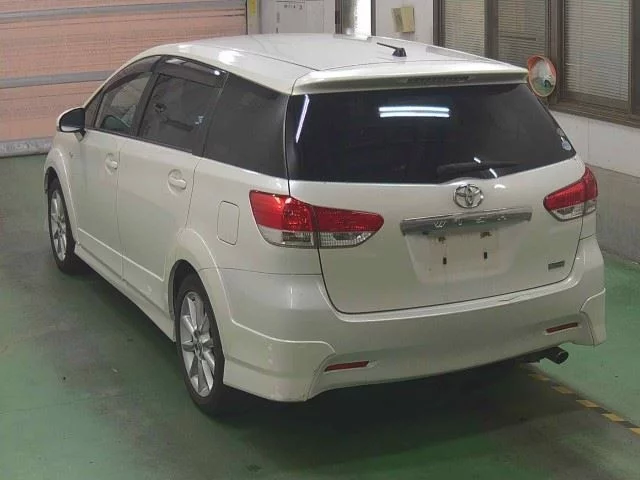Toyota Wish  с аукциона в Японии