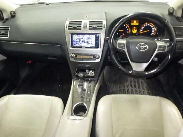 Toyota Avensis  с аукциона в Японии
