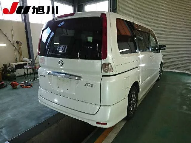 Nissan Serena  с аукциона в Японии