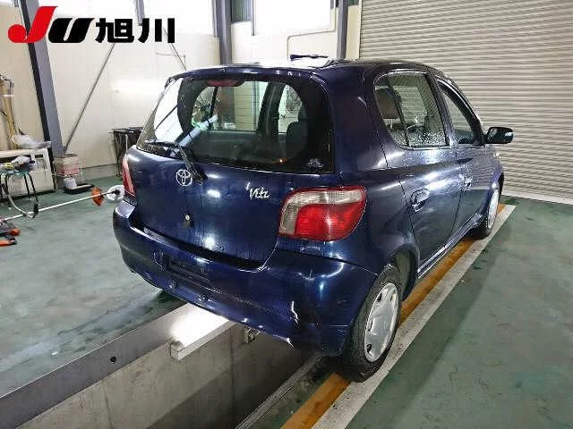 Toyota Vitz  с аукциона в Японии