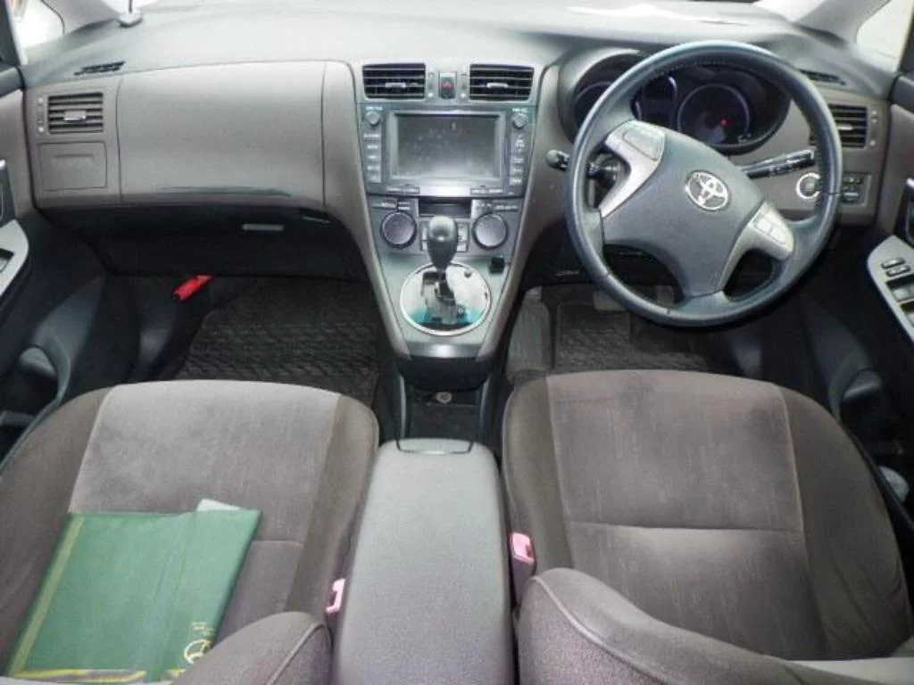 Toyota Mark X Zio  с аукциона в Японии