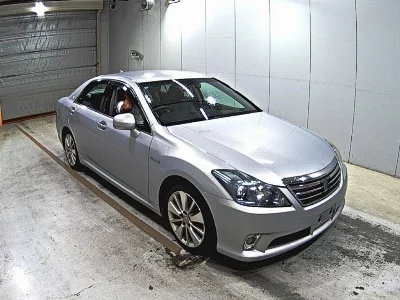 Toyota CROWN HYBRID