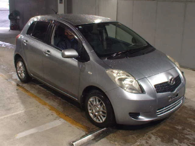 Toyota Vitz  с аукциона в Японии