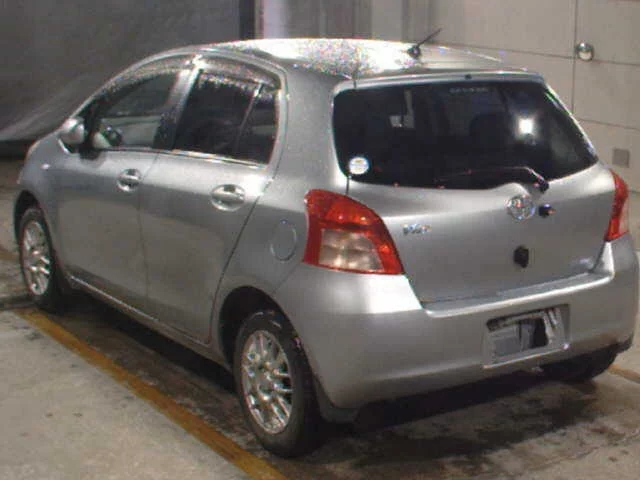 Toyota Vitz  с аукциона в Японии