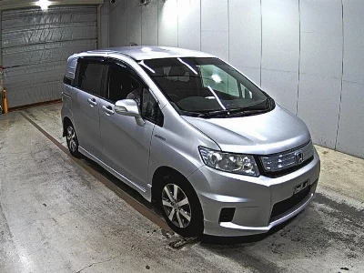 Honda FREED SPIKE HYBRID