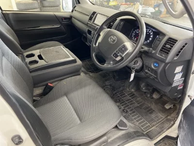 TOYOTA HIACE
