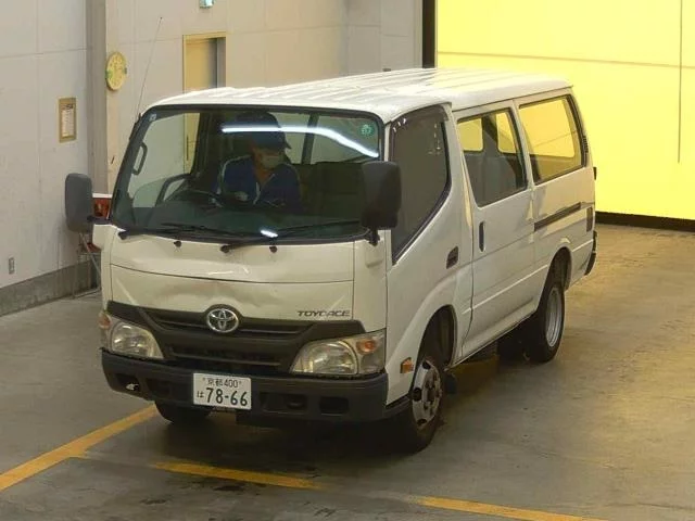 Toyota ToyoAce  с аукциона в Японии