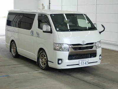 TOYOTA HIACE