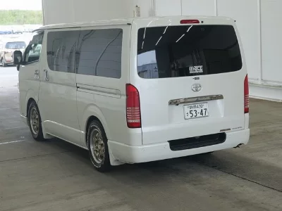 TOYOTA HIACE