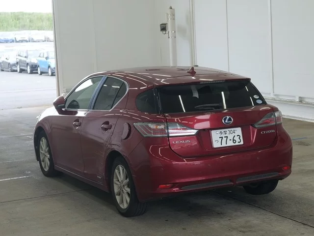 Lexus CT200h  с аукциона в Японии