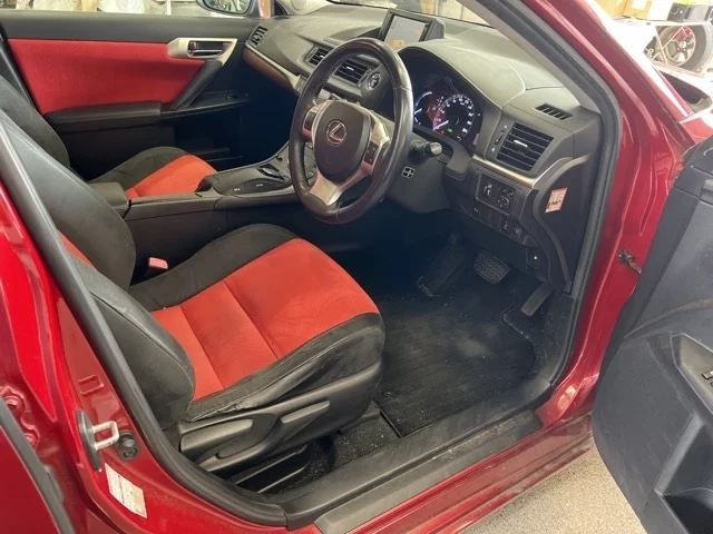 Lexus CT200h  с аукциона в Японии