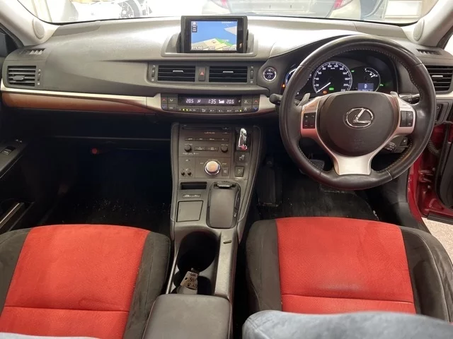 Lexus CT200h  с аукциона в Японии