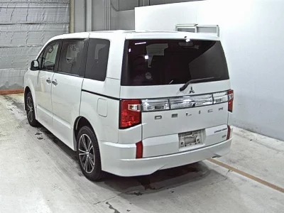 MITSUBISHI DELICA D:5