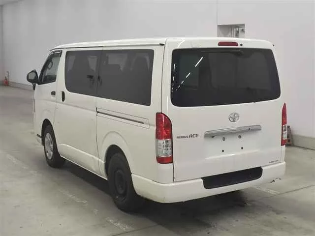Toyota RegiusAce  с аукциона в Японии
