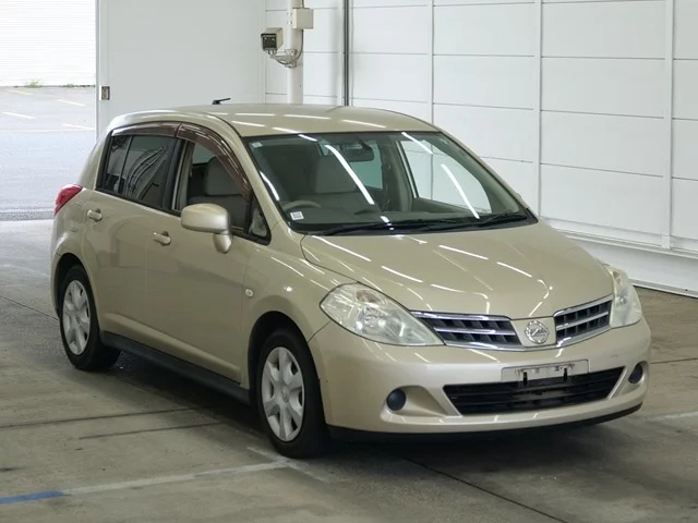 Nissan Tiida  с аукциона в Японии