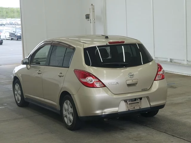 Nissan Tiida  с аукциона в Японии