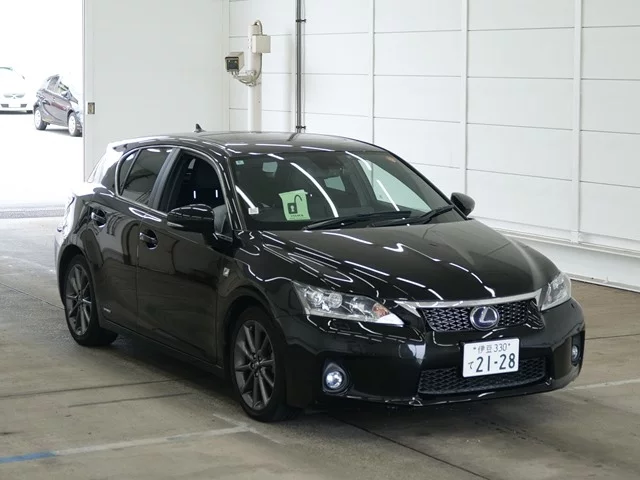 Lexus CT200h  с аукциона в Японии