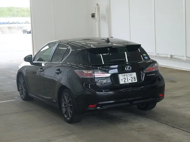 Lexus CT200h  с аукциона в Японии