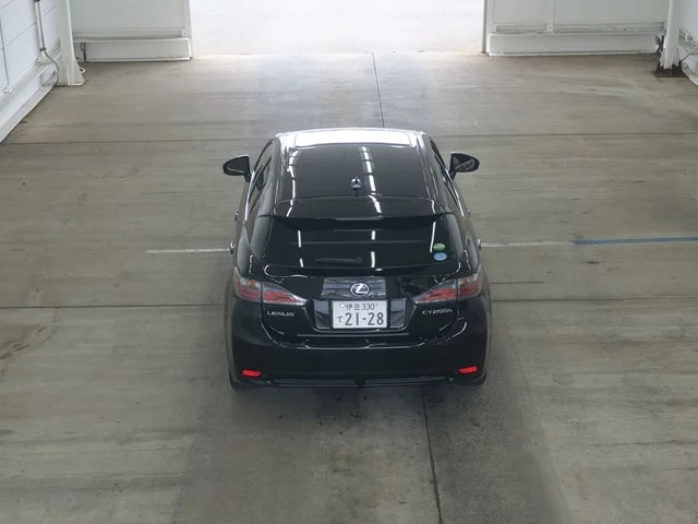 Lexus CT200h  с аукциона в Японии