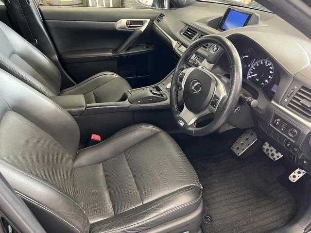 Lexus CT200h  с аукциона в Японии