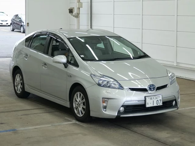 Toyota Prius PHV  с аукциона в Японии