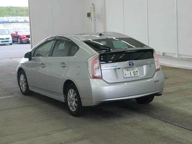 Toyota Prius PHV  с аукциона в Японии
