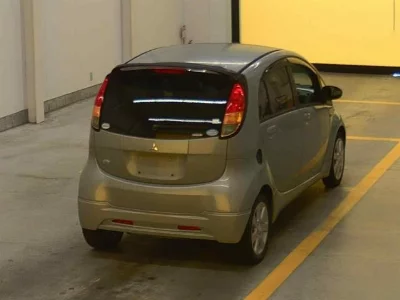 Mitsubishi i