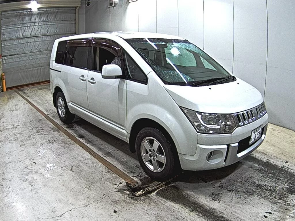 Mitsubishi Delica D:5  с аукциона в Японии