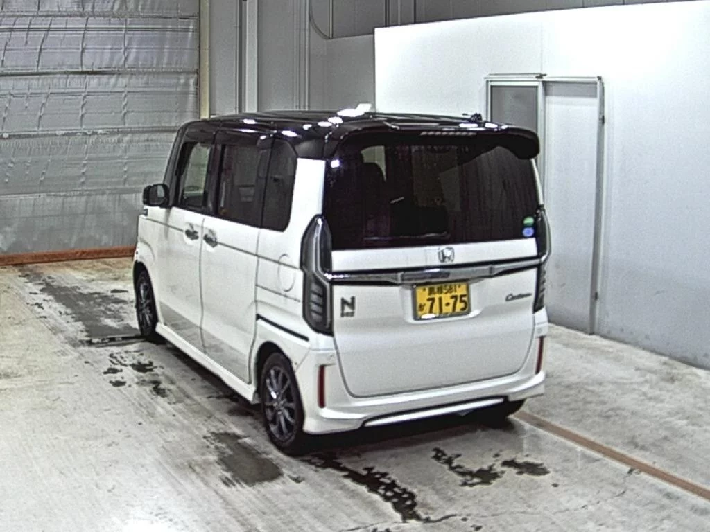 Honda N BOX CUSTOM  с аукциона в Японии
