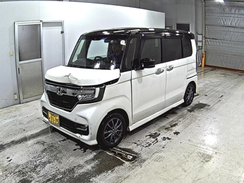 Honda N BOX CUSTOM  с аукциона в Японии