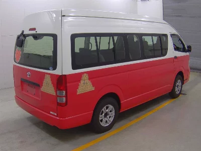 Toyota HiAce Commuter