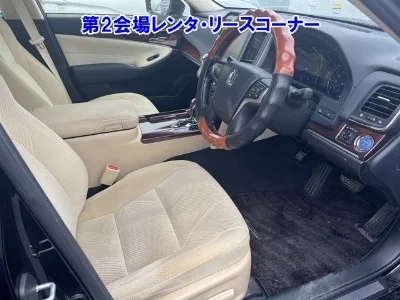Toyota CROWN HYBRID
