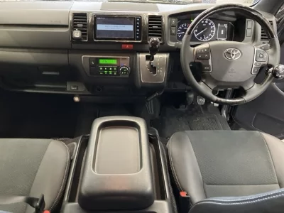 TOYOTA HIACE