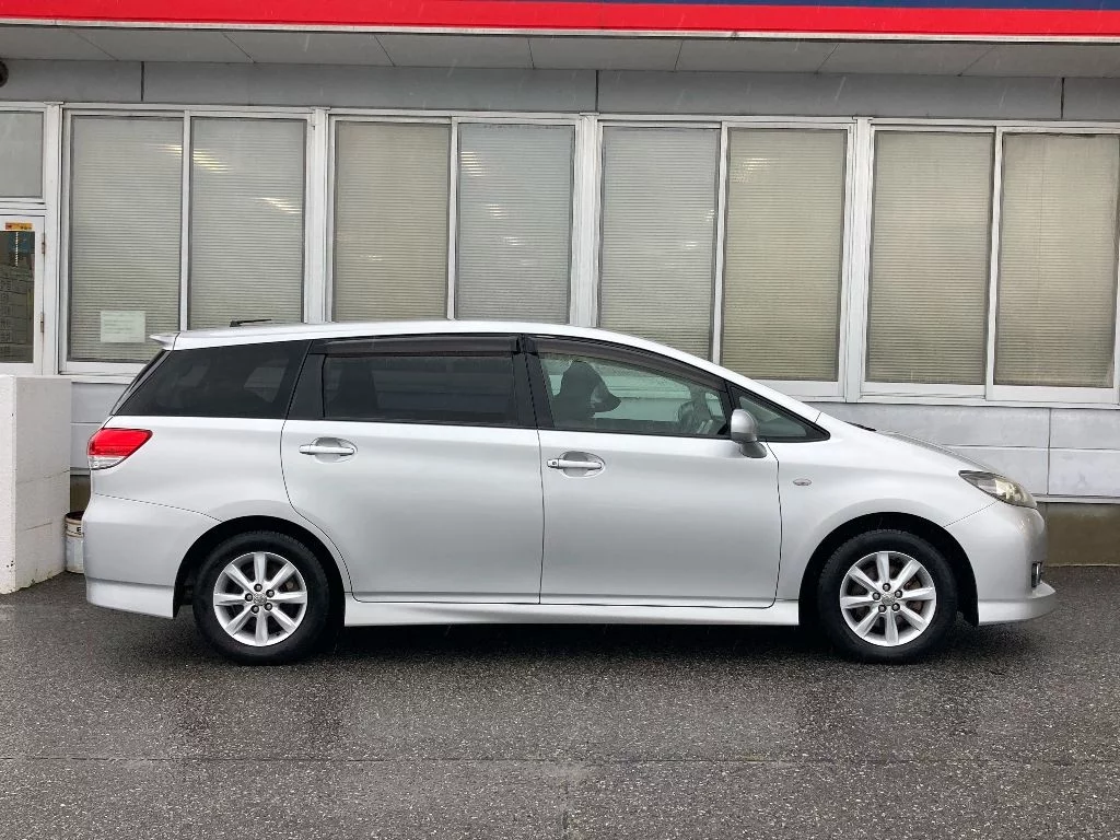 Toyota Wish  с аукциона в Японии